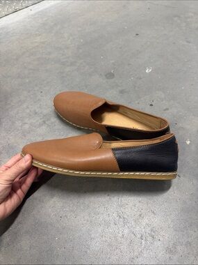 Women’s Charix Camel Black Slip on Flats- W 12, M 10.5